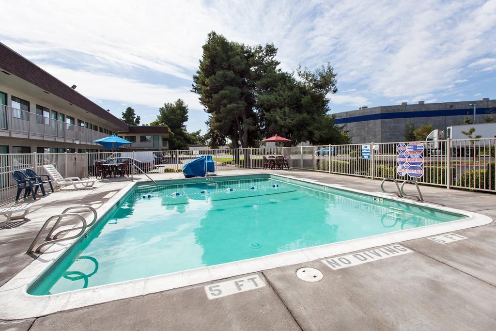 Park Inn By Radisson, ターロック エクステリア 写真