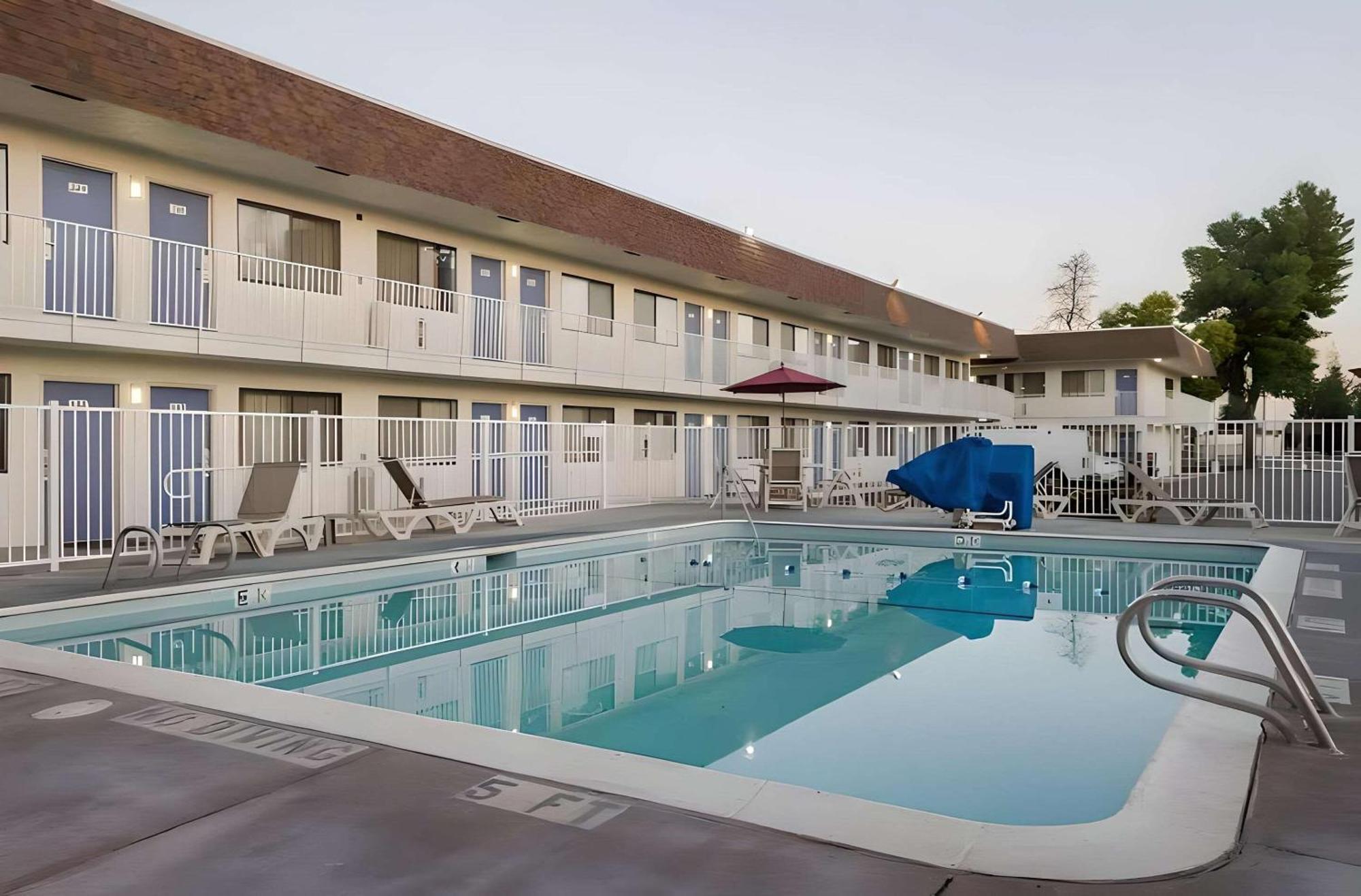 Park Inn By Radisson, ターロック エクステリア 写真
